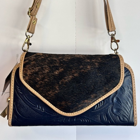 Cowhide Crossbody Wallet- hand-Tooled Mexican Hand Bag- Cowhide - Leather (B) - Picture 4 of 11